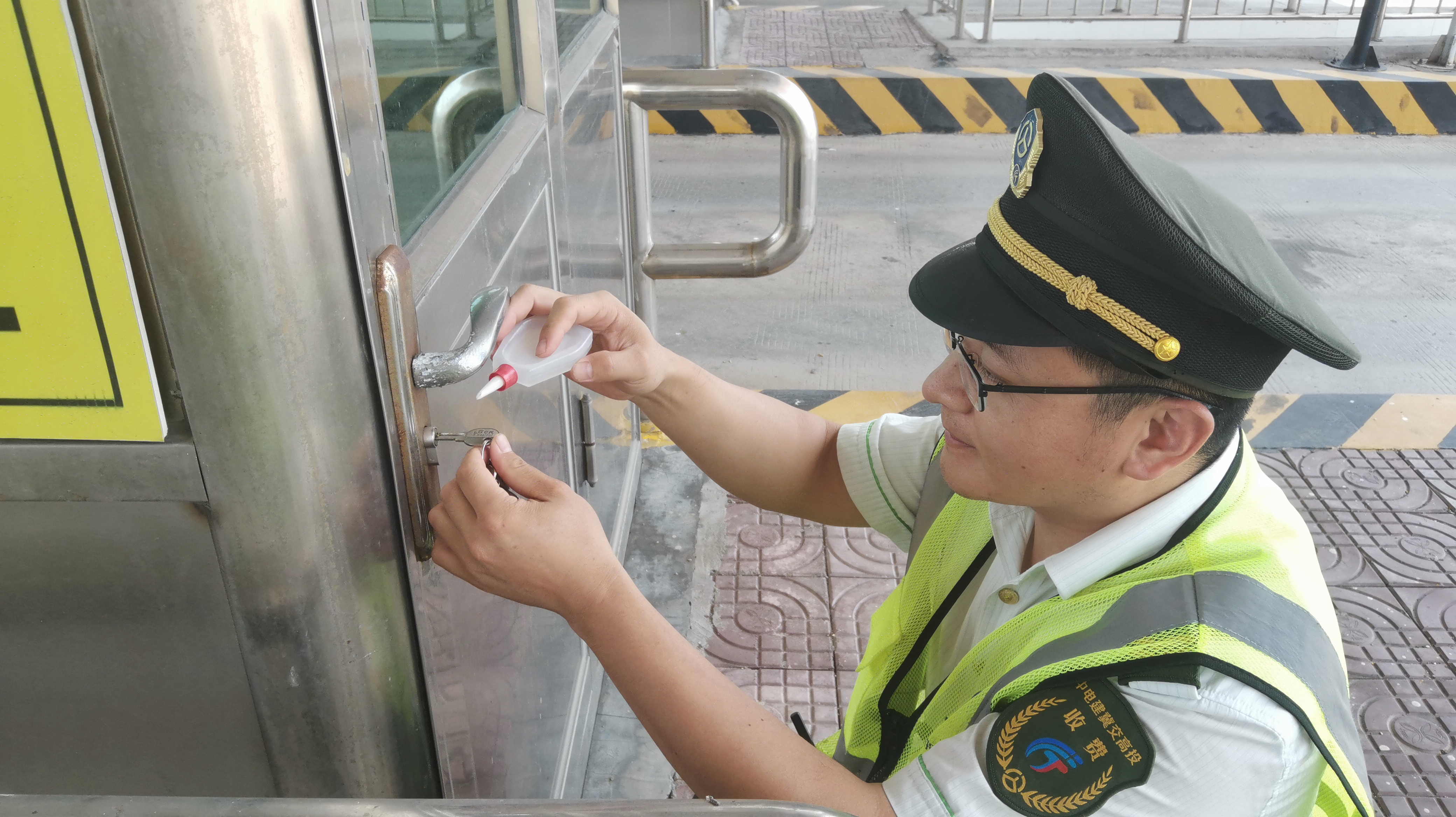 修门锁.jpg 修门锁.jpg